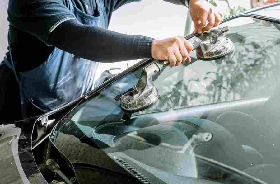 Auto Glass Installer